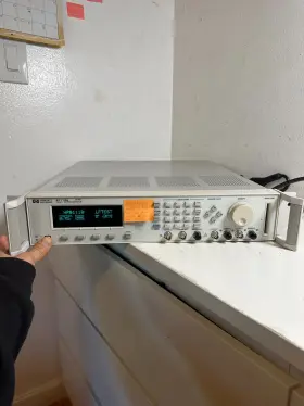 81110A HEWLETT PACKARD Digital Display Pulse Generator